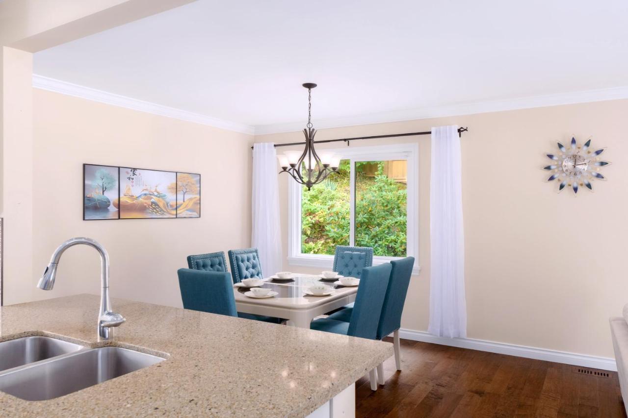 Lovely 3 Bedroom Port Moody Spacious Home 6 People Free Parking المظهر الخارجي الصورة
