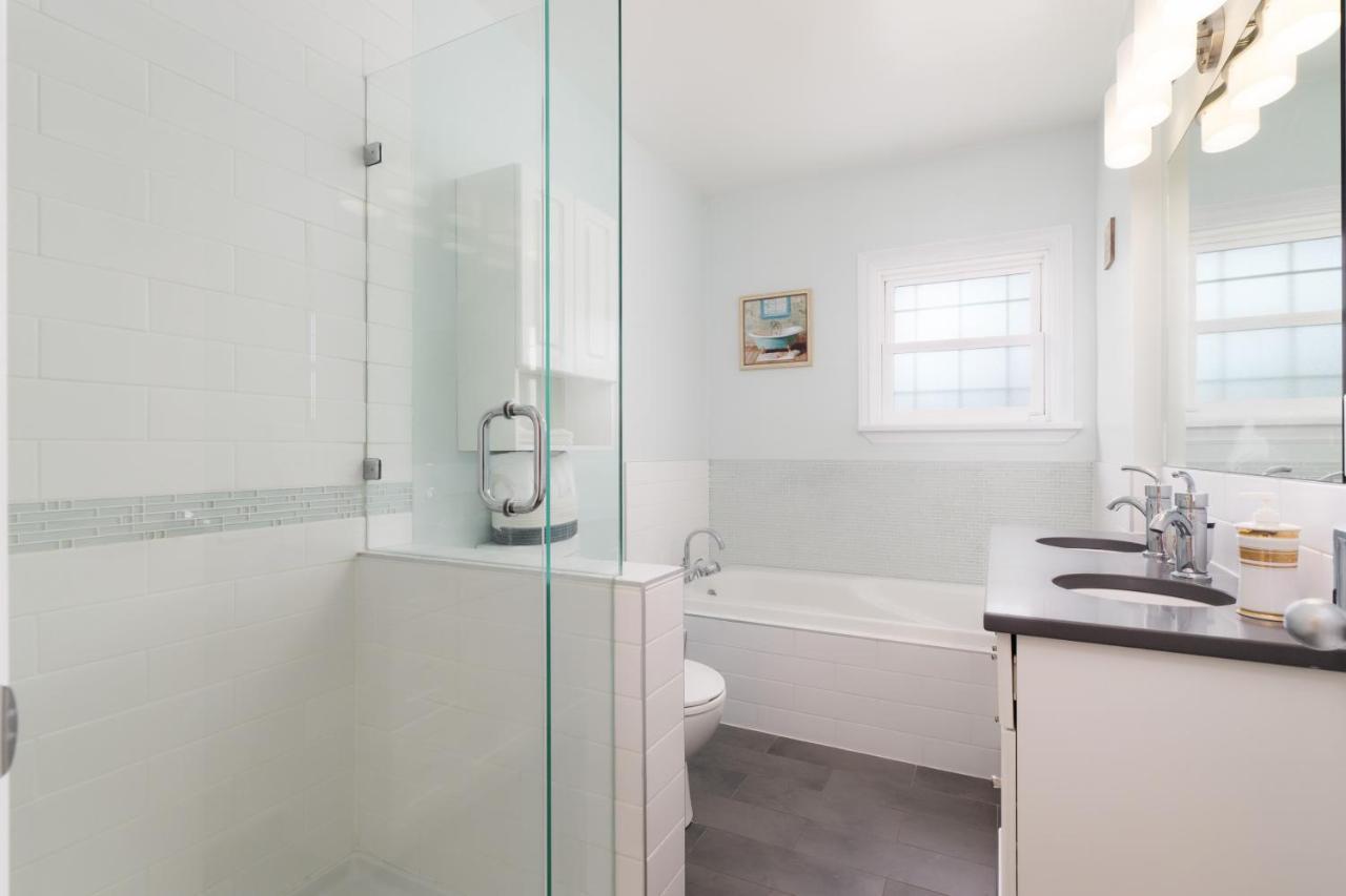 Lovely 3 Bedroom Port Moody Spacious Home 6 People Free Parking المظهر الخارجي الصورة
